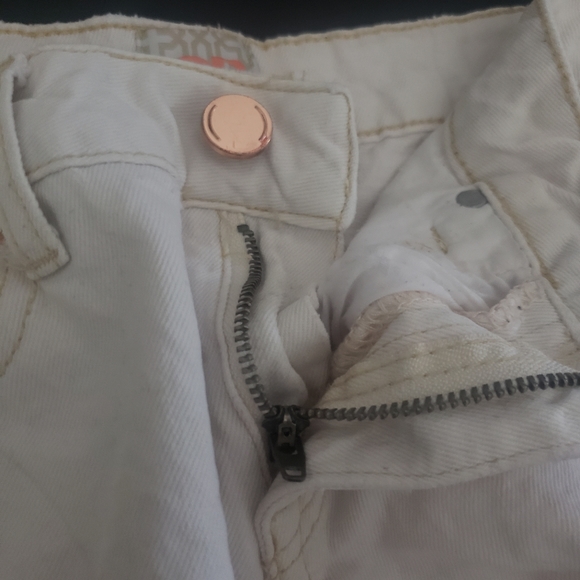 White distressed jean shorts - Picture 5 of 16